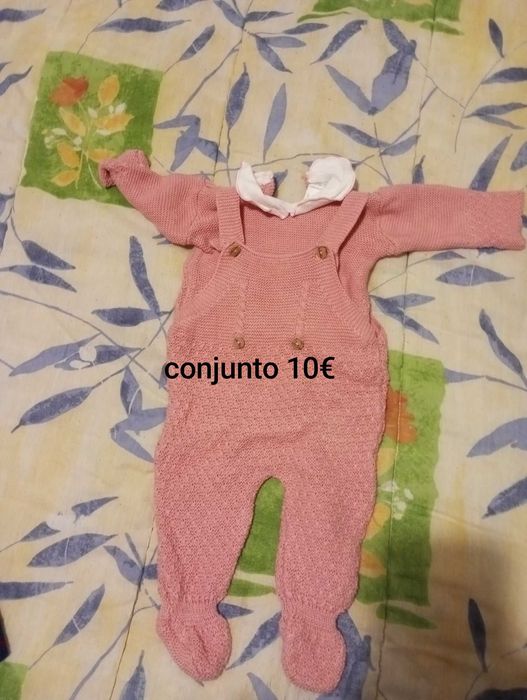 Vários artigos de bebé menina