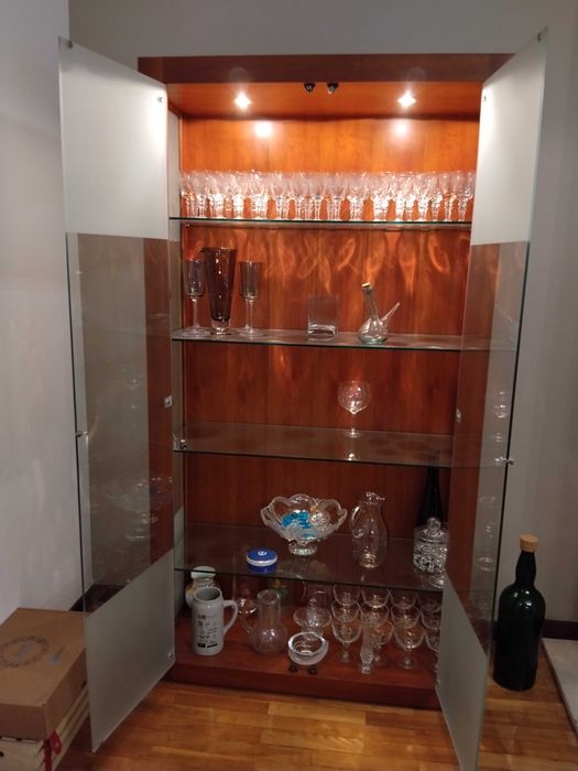 Vitrine em cerejeira