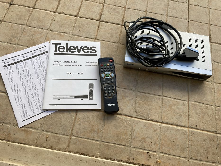 Vários equipamentos electrónicos