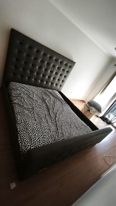 Cama de Pele Cinzenta S/Colchão