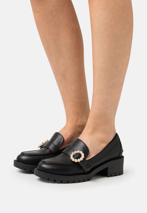 Półbuty wsuwane z ozdobną klamrą Bianco 41