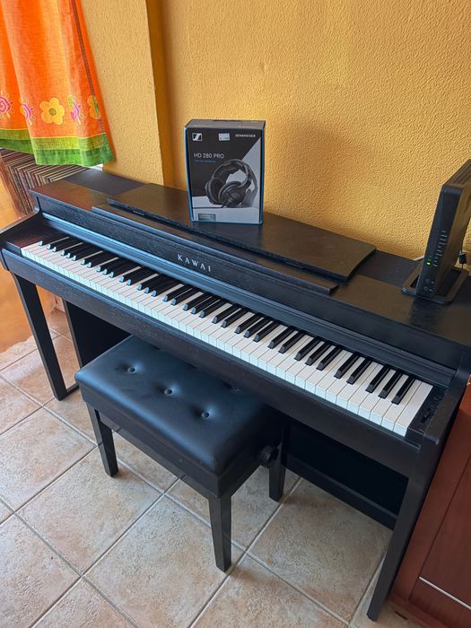 Kawai CN301 – Piano Digital Premium | Estado Impecável + Banco e Auscultadores Sennheiser