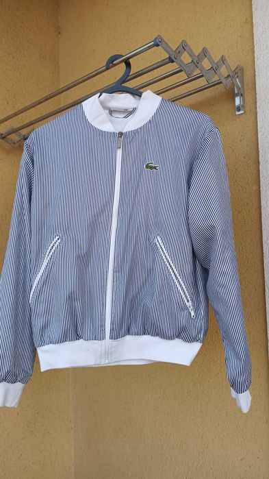 Blusão bomber azul e branco