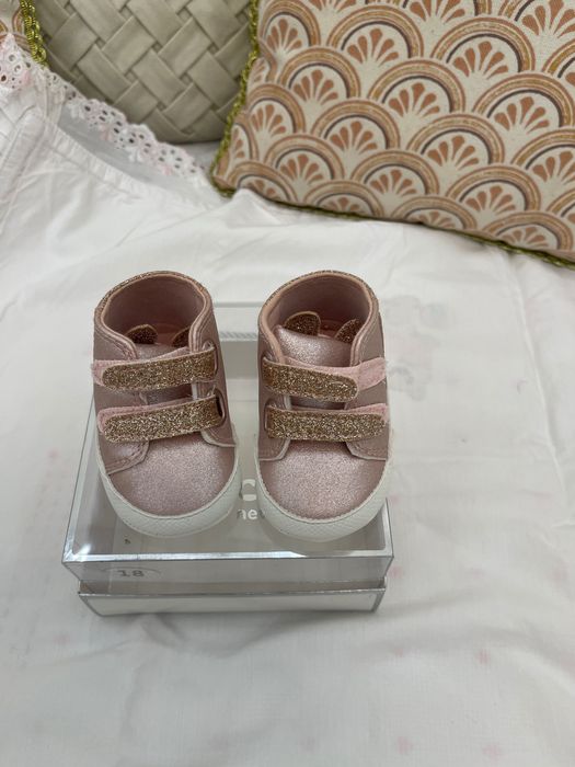 Sapatos e sandálias menina novos e semi novos