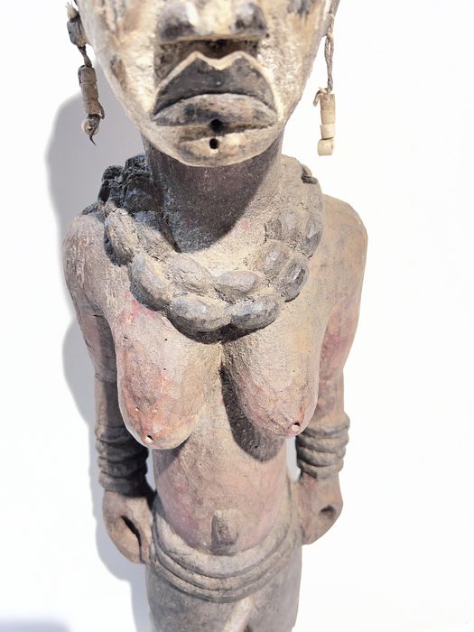 Estátua Tribal Africana em Madeira Esculpida à Mão (~54cm)