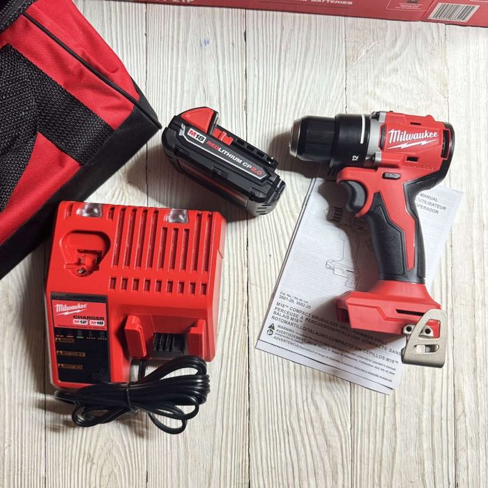 Акумуляторна дріль шурупокрут  Milwaukee M18 3601-21P