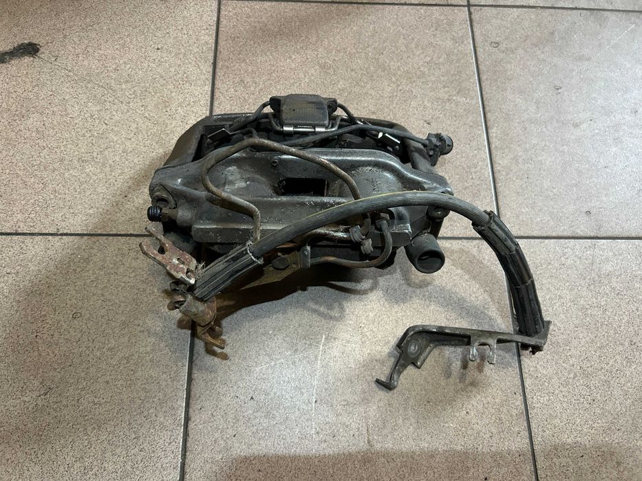 Zacisk przód Prawy Audi A8 D2 2.5 TDI 2.8 3.7 3.3 TDI 4.2 Lift 99-02