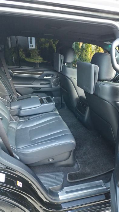LEXUS LX570 Luxury + F Sport. 2019 год. Пробег 116 000