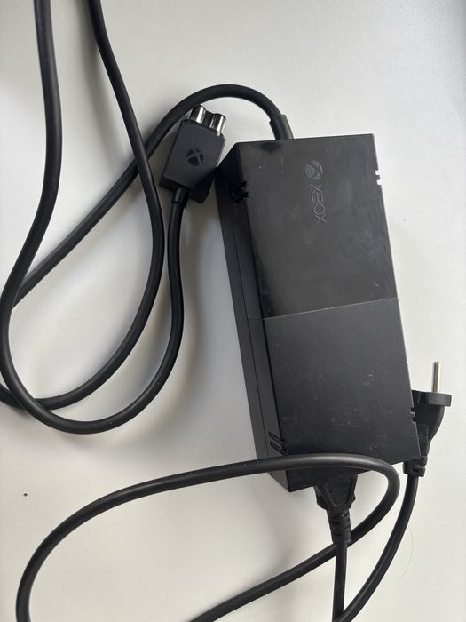 Xbox One 1 TB  stan idealny