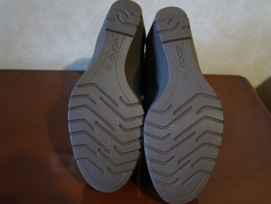 Продам ботинки жіночі зимові ECCO