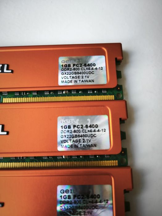 4Gb = 1Gb X 4 Memórias RAM Geil