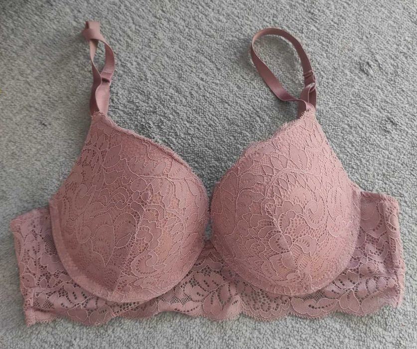 Biustonosz usztywniany różowobeżowy z koronką, 80B