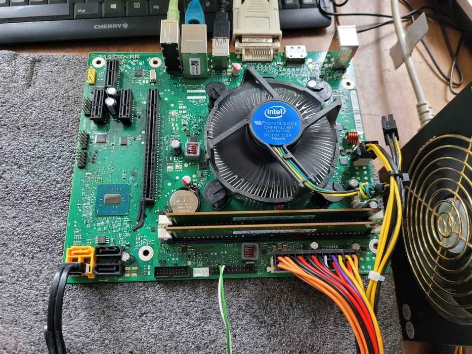 Комплект s1151 FUJITSU + i7-7700 материнcька плата і процесор