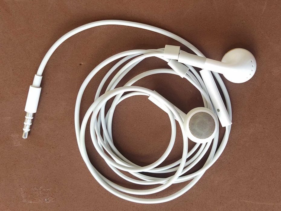 Fones de Ouvido Stereo (Jack 3.5mm) com Comando e Microfone no fio