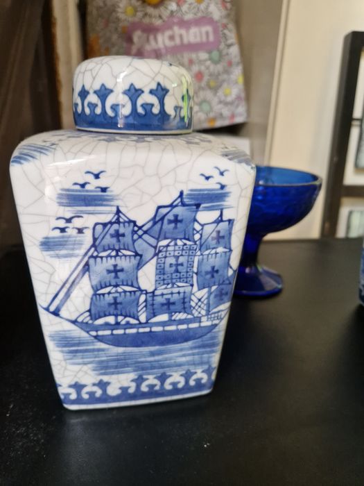 Vendo jarras e decorações antigas