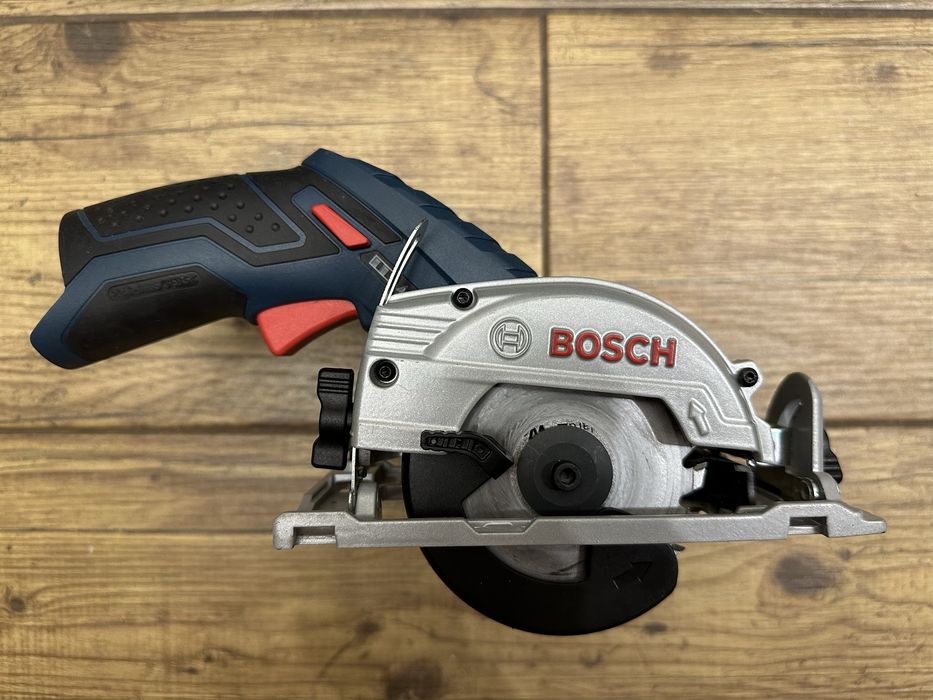 Piła tarczowa Bosch GKS 12V-26 + walizka L-BOXX, GAL 12V-40 + 2x 2AH