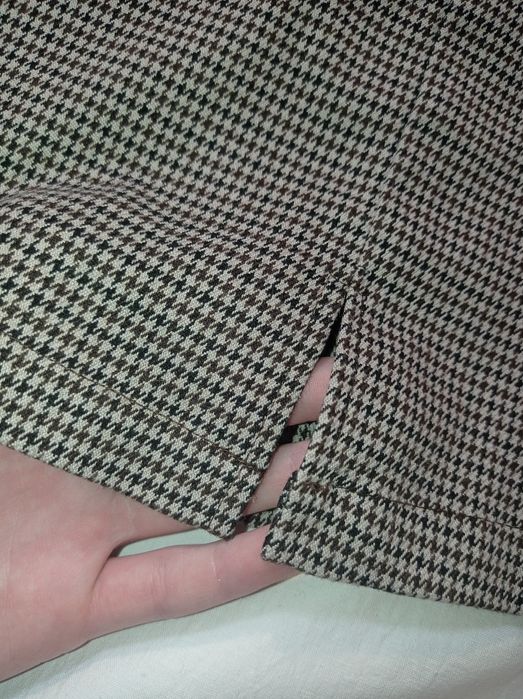 Продам спідницю в гусячу лапку