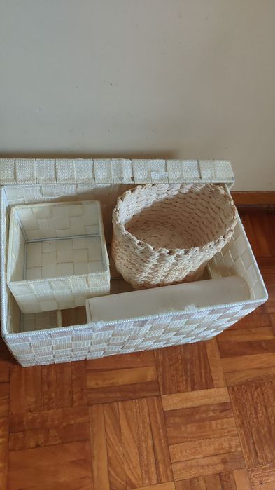 Vendo cestos estão usados sem marcas de uso