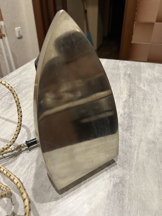 Утюг PHILIPS и утюг СССР