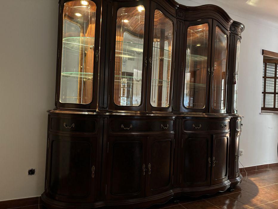 Movel sala de jantar/ cristaleira em cerejeira iluminada