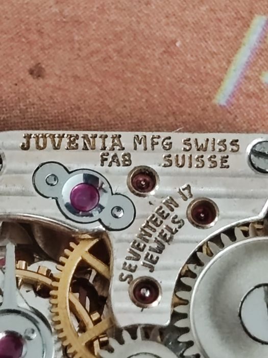 Часы-брошь Швейцария Juvenia 50 годов позолоченные