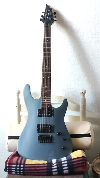 Продам електрогитару Cort KX100