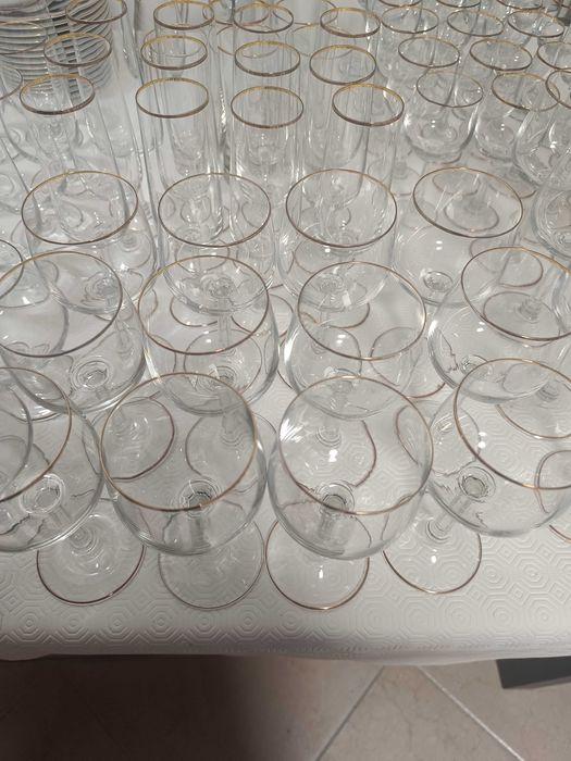 Conjunto copos fio douro e jarro grande (c/ 91 peças)