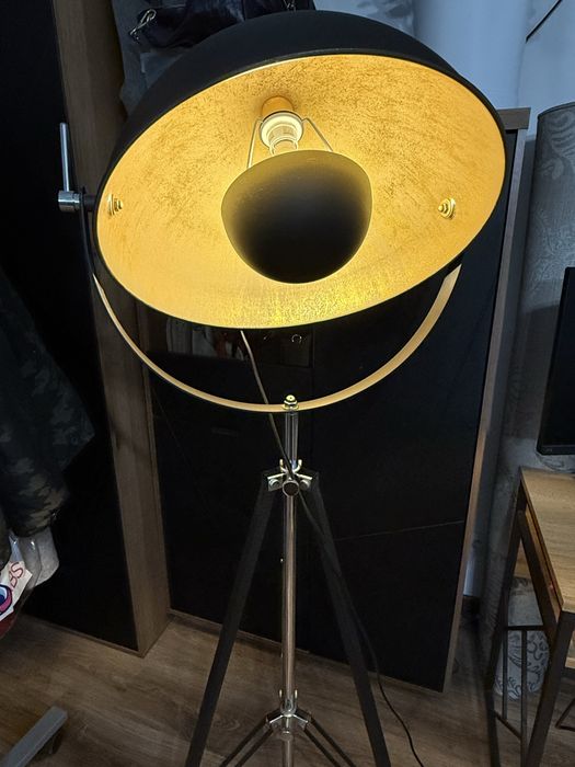 Lampa stojąca czarno złota