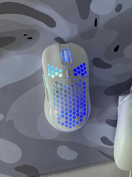 Okazja! Nowa biała myszka gamingowa RGB dla graczy!