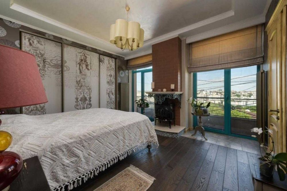 Продаж затишного маєтку в центрі Києва.