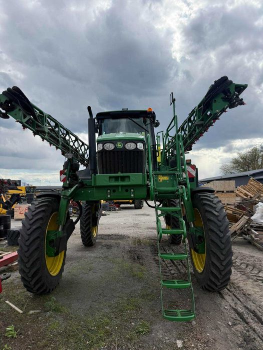 Обприскувач самохідний John Deere M4040