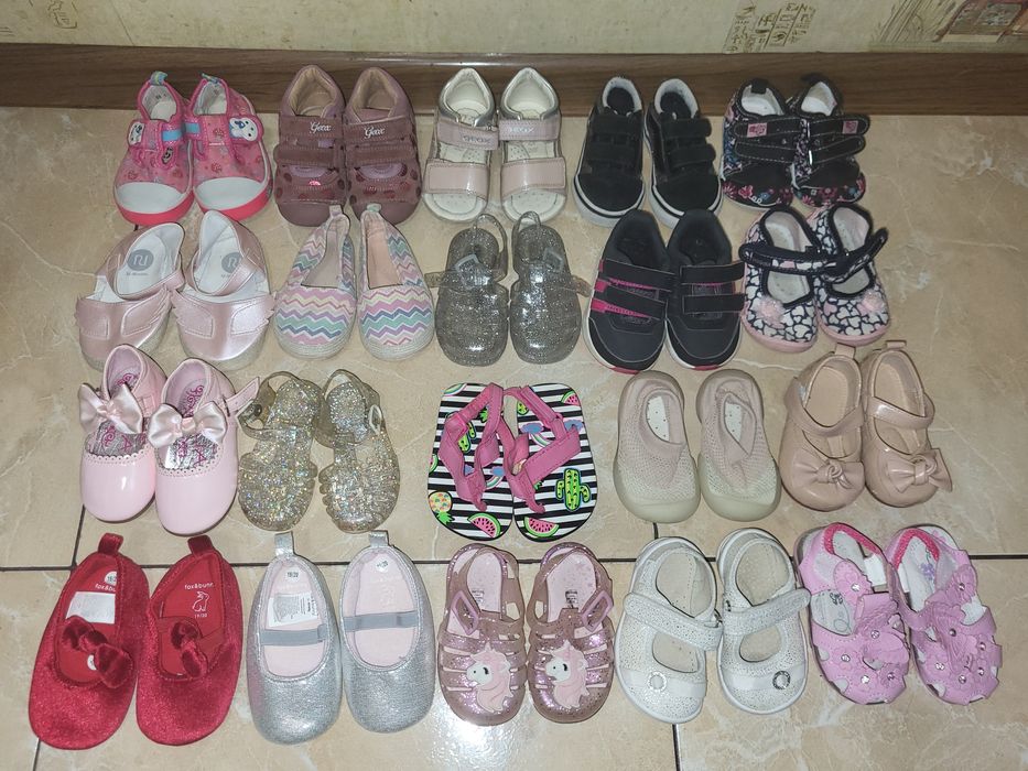 Взуття для дівчинки( туфлі,  кросівки,  босоніжки,  кеди, пінетки)