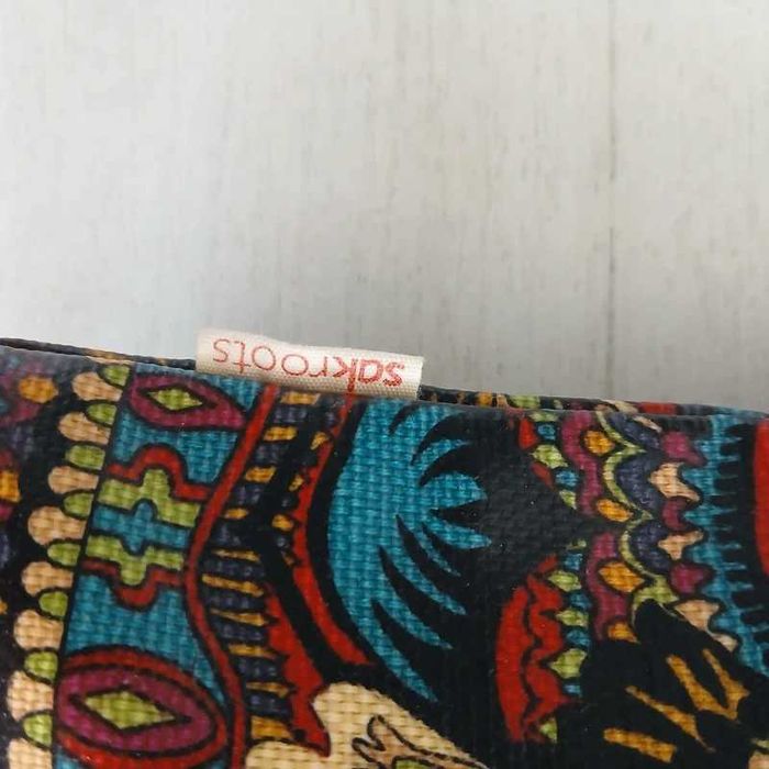 Oryginalna kosmetyczka / etui Sakroots – kolorowy print boho
