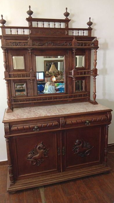 Antigo louceiro / aparador com pedra de Lioz