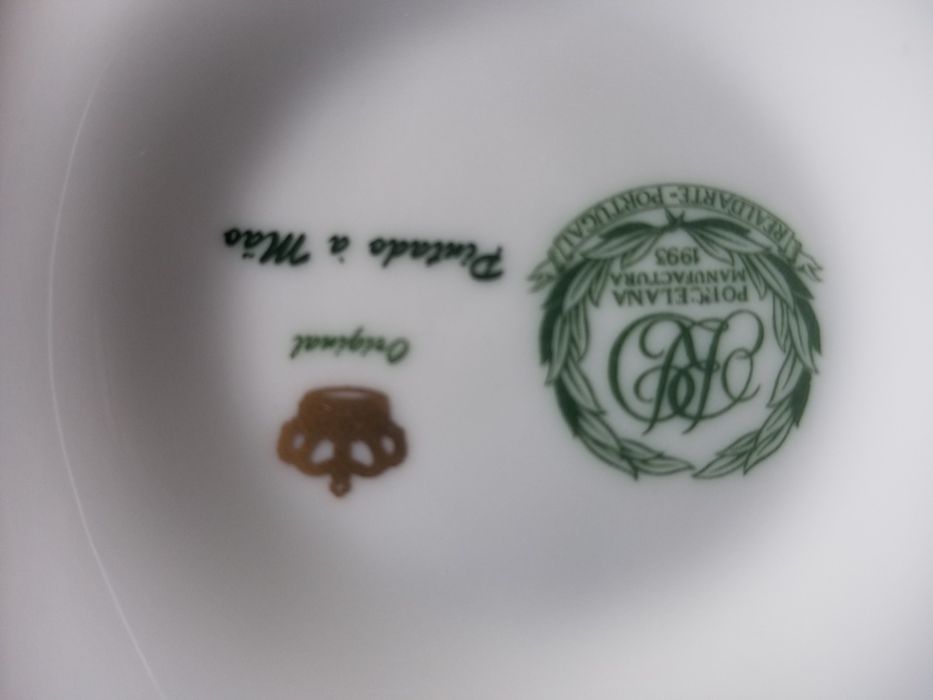 Vaso em cerâmica pintado à mão