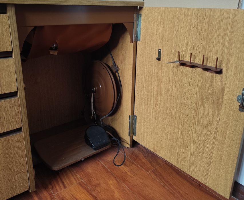 Máquina de costura elétrica Singer