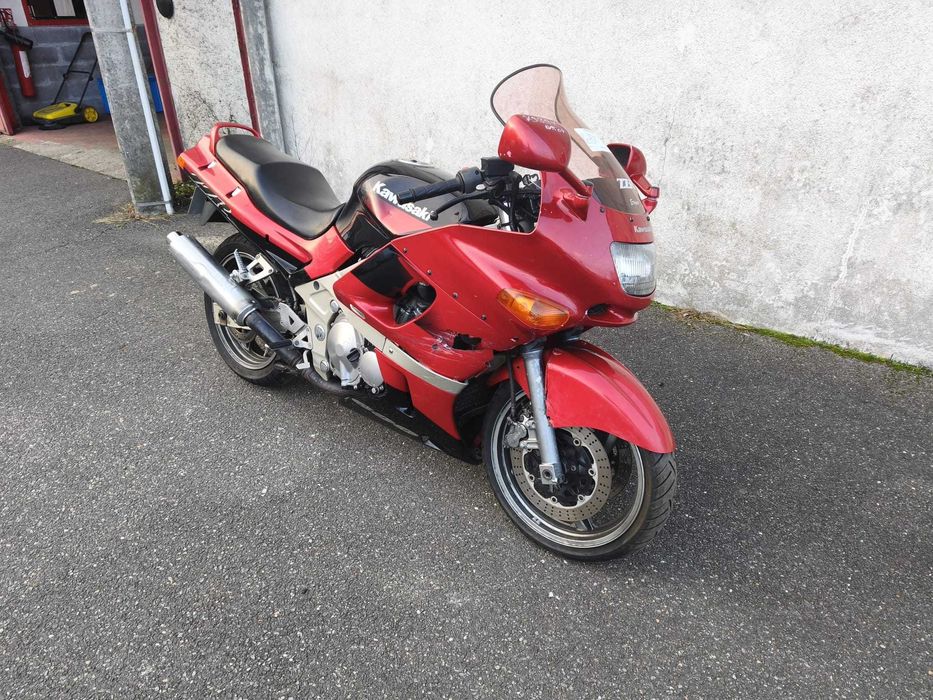 KAWASAKI ZZR 600 ACIDENTADO