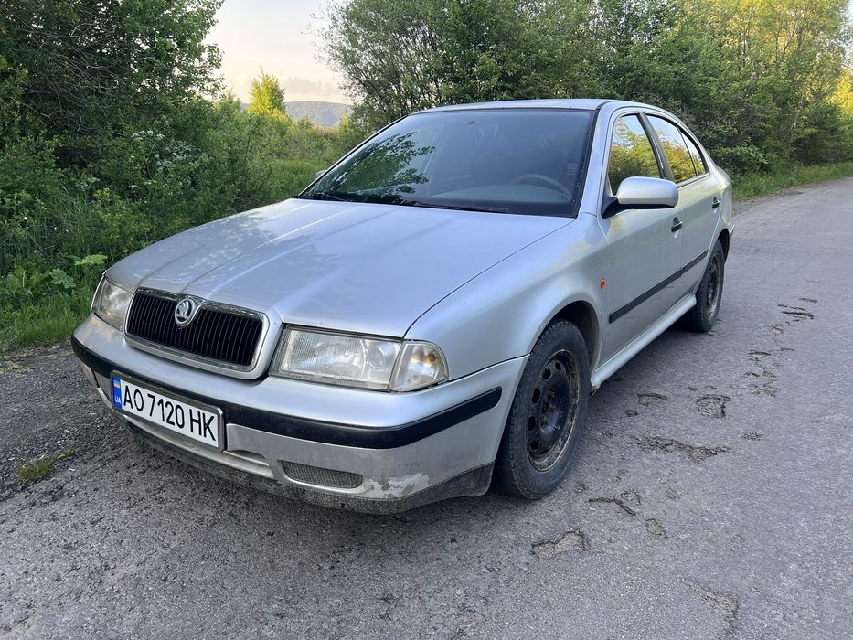 Skoda  1.6 бензин рік 2000
