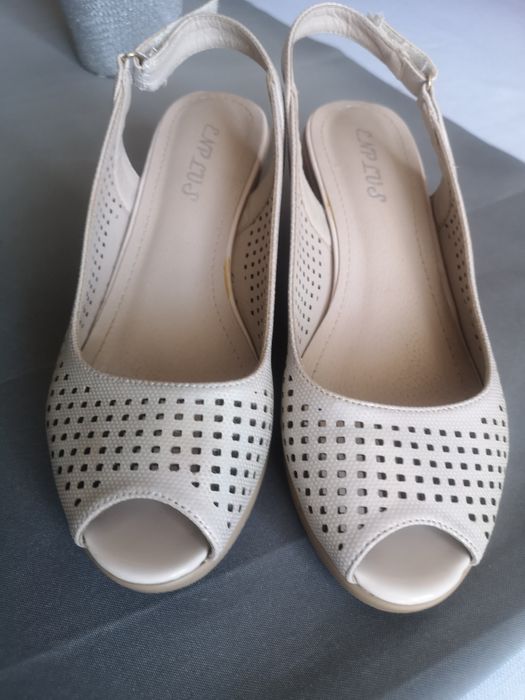 Lekkie obuwie damskie na lato 38