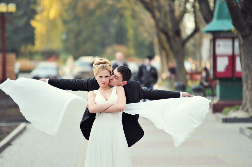 Продам весільну сукню