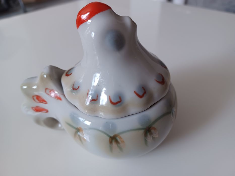 Figurka porcelana  kurka Wołyń Połonne