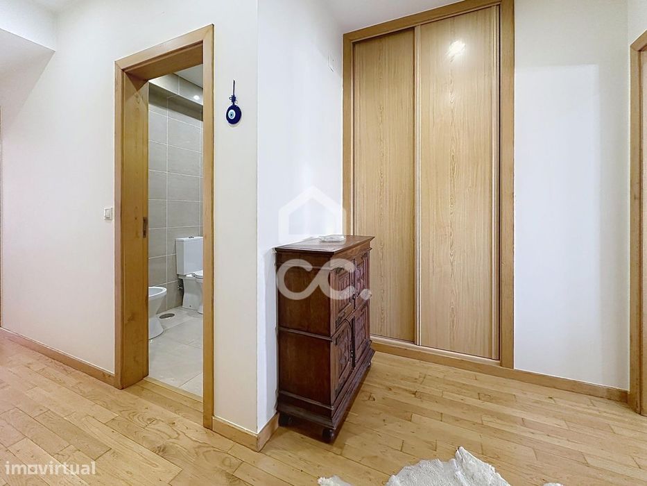 Apartamento T3 Moderno com Open Space, 3 Varandas e Suite
