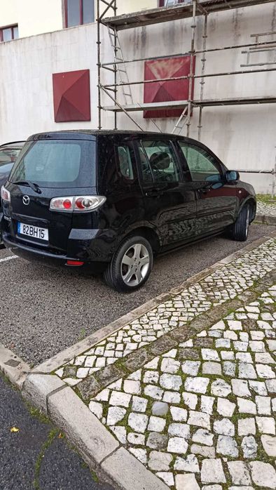 Mazda 2 de 2005, com o motor reparado e com bom aspeto exterior