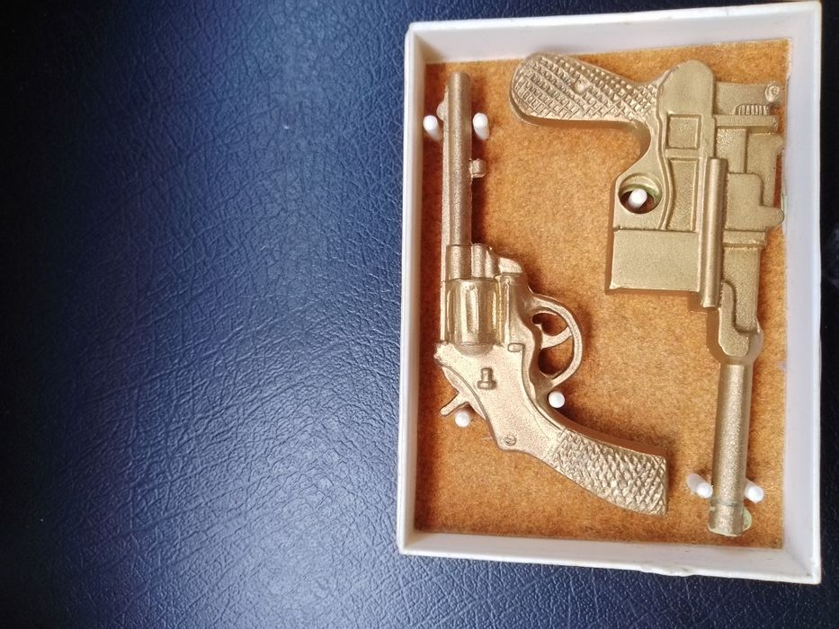 Детские игрушки пистолетики