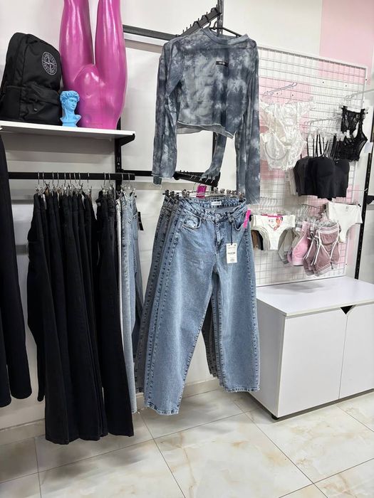 Продам торгове обладнання для магазину одягу