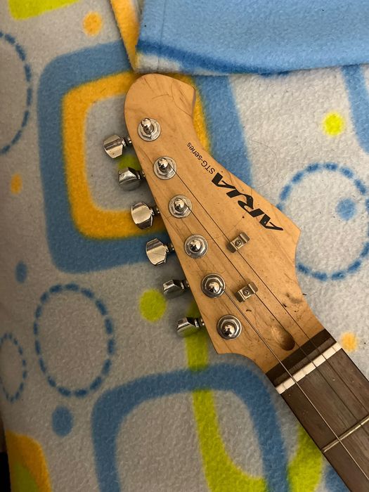 Guitarra Aria STG-Series