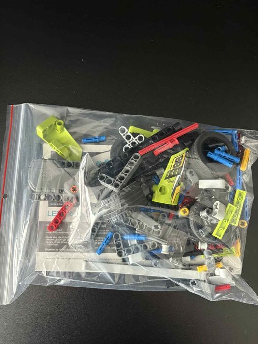 LEGO Technic 42072 - Żółta wyścigówka