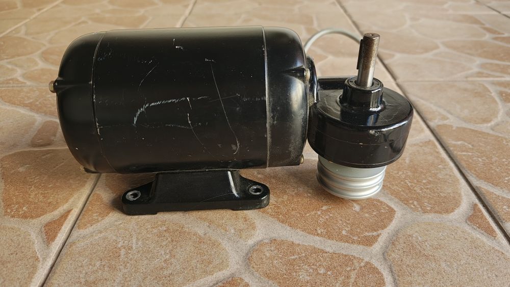 Silnik elektryczny Groschopp DM 90-60 65W 400/230V 1400 obr./min