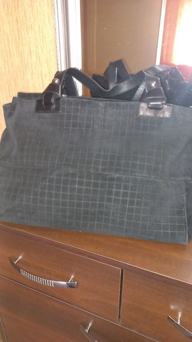 Натуральная черная замшевая сумка