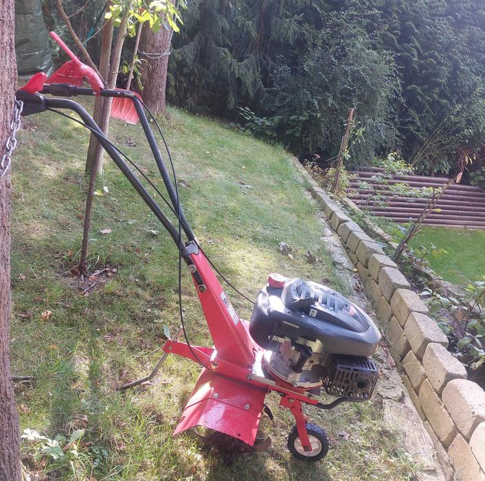 Glebogryzarka spalinowa HECHT 746 – dobry stan, mało używana